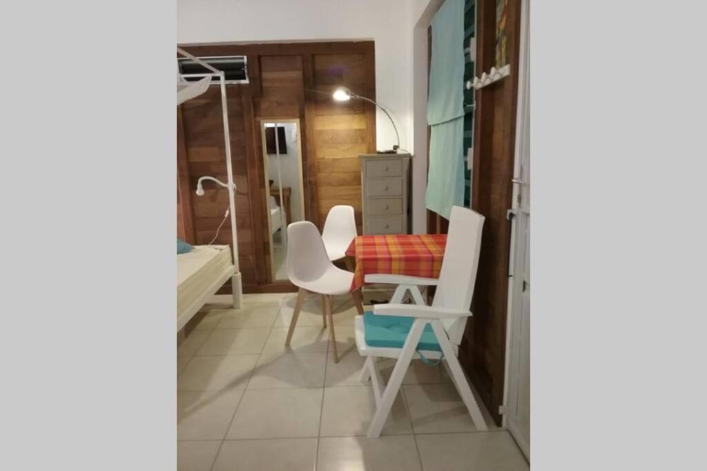 Gite Cajou Dans Jardin Tropical Ventile A Sainte-Anne Exterior foto