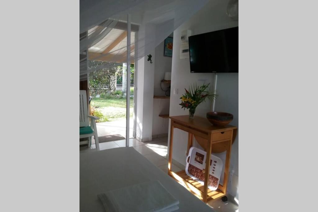 Gite Cajou Dans Jardin Tropical Ventile A Sainte-Anne Exterior foto