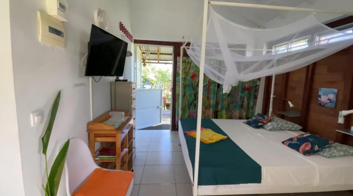 Gite Cajou Dans Jardin Tropical Ventile A Sainte-Anne Exterior foto